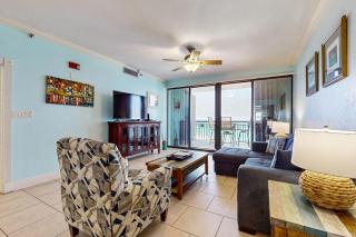 Gorgeous waterfront condo with pool fitness room & WiFi - 4