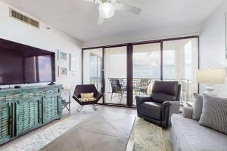 Spacious fourth-floor condo - Complimentary BEACH SERVICE - 4