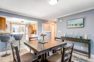 Two-story townhome near the beach with WiFi 3 balconies & HEATED pool - 6