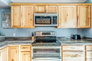 Two-story townhome near the beach with WiFi 3 balconies & HEATED pool - 2