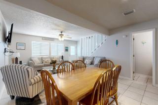 Beachfront townhome with on-site beach access heated pool patio grill AC WD - 5