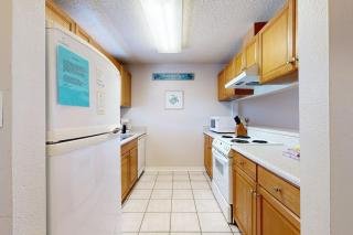 Beachfront townhome with on-site beach access heated pool patio grill AC WD - 3