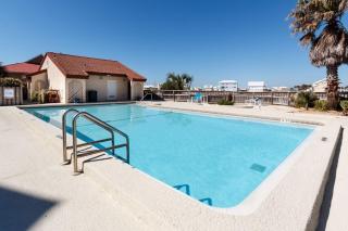Studio with a patio pool access and central AC - snowbird friendly - 9