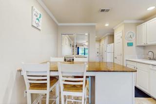 Studio with a patio pool access and central AC - snowbird friendly - 3