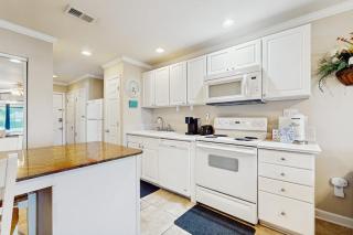 Studio with a patio pool access and central AC - snowbird friendly - 1