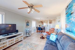 Ground-Floor Condo near the Beach with Private WD AC Shared Outdoor Pool - 5