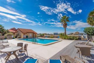 Ground-Floor Condo near the Beach with Private WD AC Shared Outdoor Pool - 8
