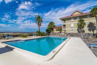 Condo with private balcony pool grills central AC & WD - 9