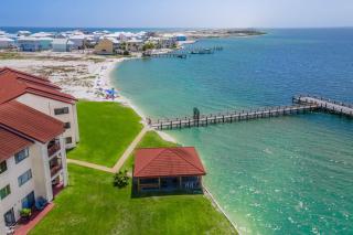 Condo with private balcony pool grills central AC & WD - 8
