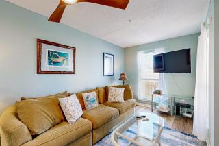 Bayview condo only steps from the beach with shared pool and peaceful location - 6