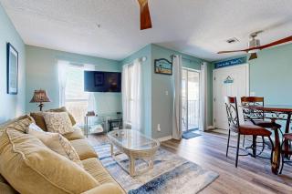 Bayview condo only steps from the beach with shared pool and peaceful location - 3