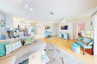 Water-view haven with sound-view balcony shared pool WiFi and AC - 5