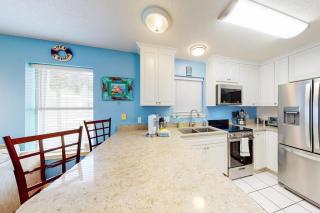 Water-view haven with sound-view balcony shared pool WiFi and AC - 2