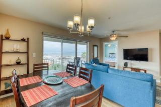 Lovely Condo with Sunset Views & Shared Pool Access Snowbirds Welcome - 3