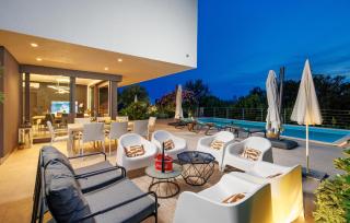 Beach Front Home In Malinska - 8