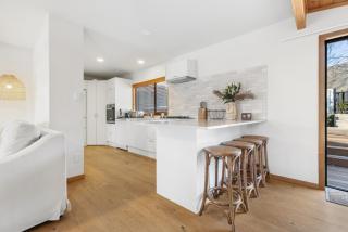 4BR Wanaka Home - Walk to That Wanaka Tree & Lake - 3