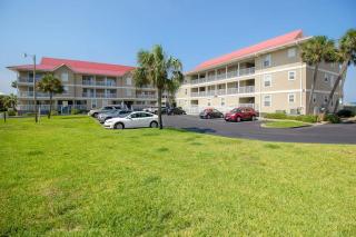 Beautiful condo with water-view pool balcony central AC & washer and dryer - 8