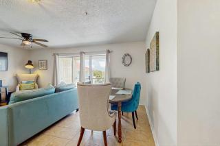 Beautiful condo with water-view pool balcony central AC & washer and dryer - 1