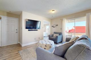 Second floor condo with shared pool high-speed WiFi and private washer&dryer - 5