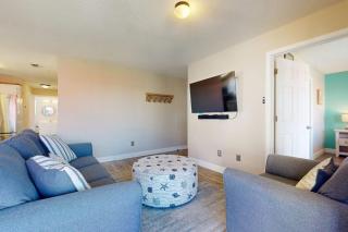 Second floor condo with shared pool high-speed WiFi and private washer&dryer - 4