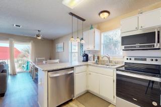Second floor condo with shared pool high-speed WiFi and private washer&dryer - 1