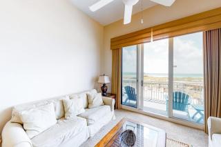 First-Floor Gulf Front Condo with Shared Pool & Hot Tub - 3