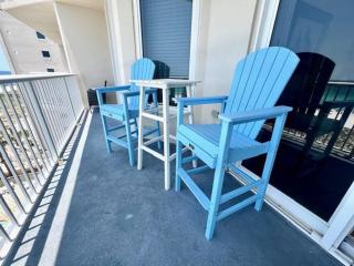 Oceanfront condo with WiFi central AC & shared pool and hot tub - great views - 8