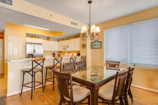 Oceanfront condo with WiFi central AC & shared pool and hot tub - great views - 1
