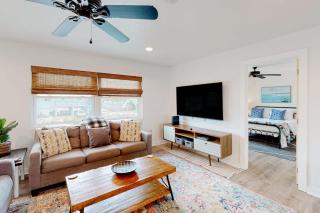Welcoming stay near the beach with a large deck washer&dryer and central AC - 5