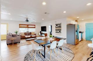 Welcoming stay near the beach with a large deck washer&dryer and central AC - 3
