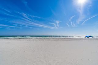 Beachfront townhome with ocean views 2 balconies WD & AC - dog-friendly - 9