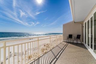 Beachfront townhome with ocean views 2 balconies WD & AC - dog-friendly - 8