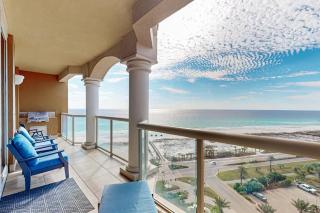 Waterfront condo with WiFi washer&dryer pools fitness room & beach access - 0