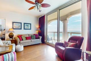 Waterfront condo with WiFi washer&dryer pools fitness room & beach access - 3