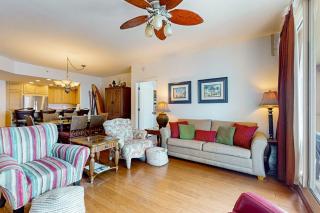 Waterfront condo with WiFi washer&dryer pools fitness room & beach access - 1