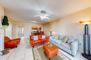 Beachfront condo with pool Gulf-view balcony central AC & washer&dryer - 8