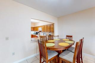 Beachfront condo with pool Gulf-view balcony central AC & washer&dryer - 4