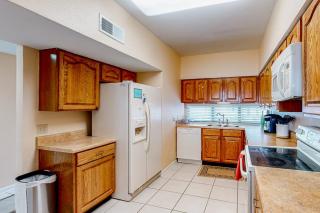 Beachfront condo with pool Gulf-view balcony central AC & washer&dryer - 1