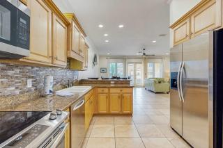 Gorgeous townhouse plenty of space family-friendly & close to everything - 1