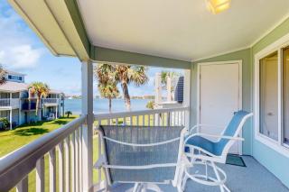 Comfy Coastal Condo with Gorgeous Bay Views & Nearby Beach Access - 6