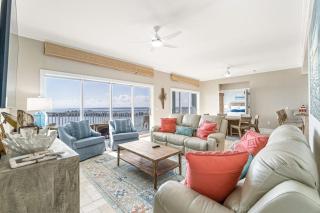 Bayfront penthouse with huge balcony stunning beach-harbor views & pool - 5