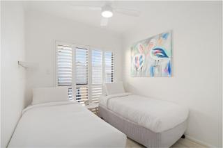 Riverfront 2BR Apt with Views, Balcony & Parking - 3
