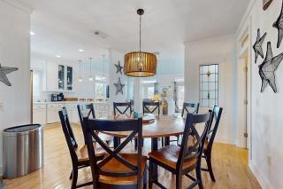 Spacious home with shared pool large kitchen and close to beach - 3