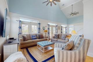 Spacious home with shared pool large kitchen and close to beach - 5