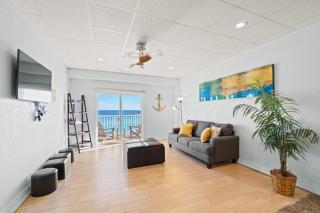 Beachfront condo with balcony pool hot tub AC & WD - snowbirds welcome - 1