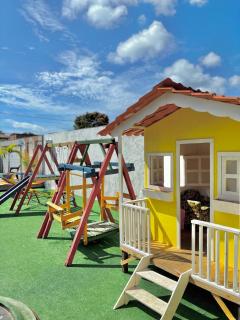 Casa de Praia com piscina, churrasqueira, fogão a lenha, espaço kids e sala de jogos - 2