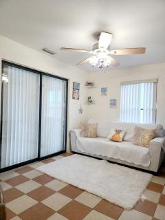 Private Suite with Full Kitchen 5 ml to Beach - 2