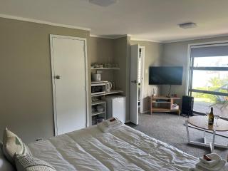 The Pacific Room, Tapeka Point - Russell - 5