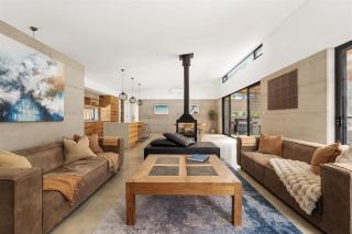 Yallingup House - Modern Rustic Retreat with Spa - 7