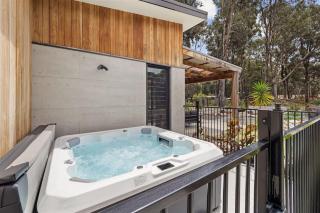 Yallingup House - Modern Rustic Retreat with Spa - 9